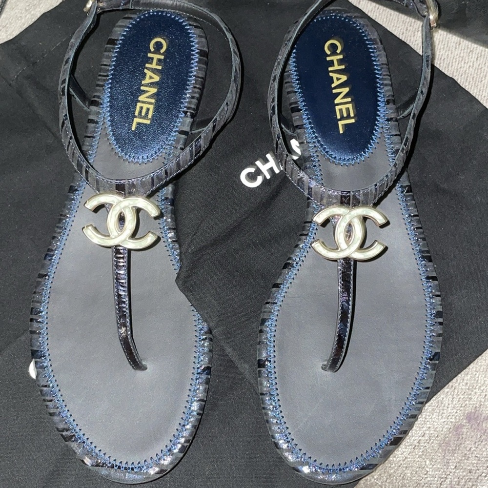 Chanel thong sandals with blue crocodile print ￼
